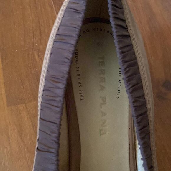 Terra Plana Beige Brown Ruffled Trim Round Toe Heels Womens Size 39/8.5 - Picture 5 of 8